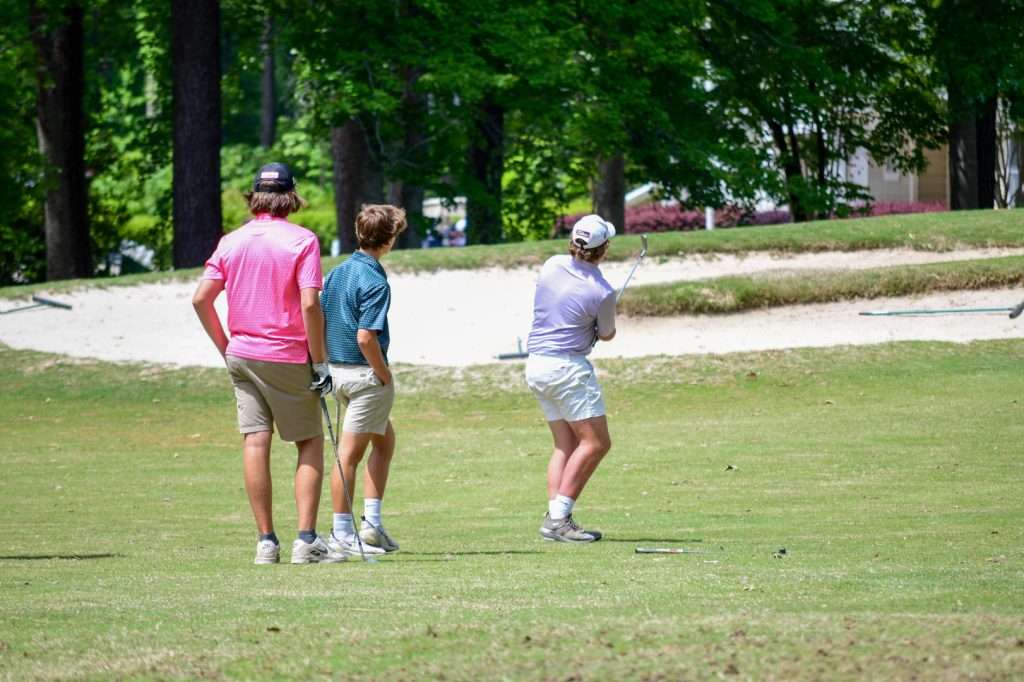 3 people golfing